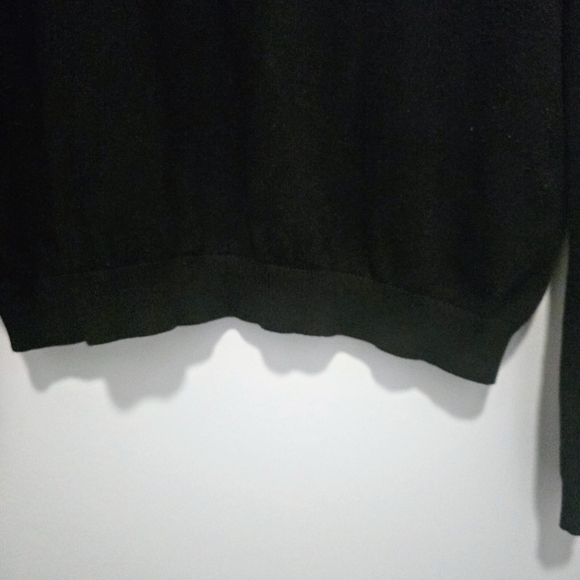 Classic Black Long Sleeve Sweater- Size Medium - Picture 5 of 6